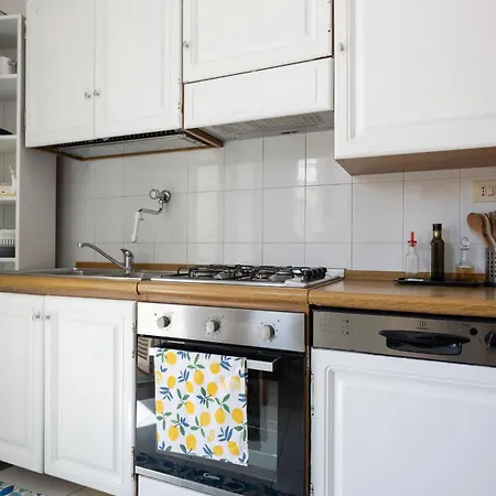 Caprigetaway - La Rosa Bianca * Capri